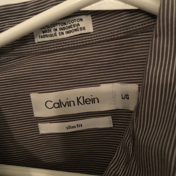 Calvin Klein large slim fit shirt  - fine pinstripe shirt in excellent shape - Picture 2 of 6